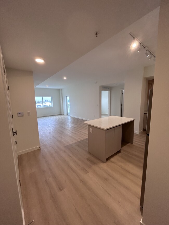 Building Photo - 236 Wellesley Dr Unit B2 Rental