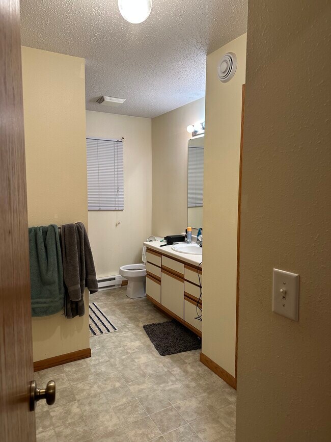 Photo - 2417 Vermilion Rd Unit Lower and Upper