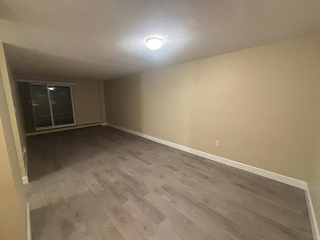 Building Photo - 225-225 Old Carriage Dr Unit 101