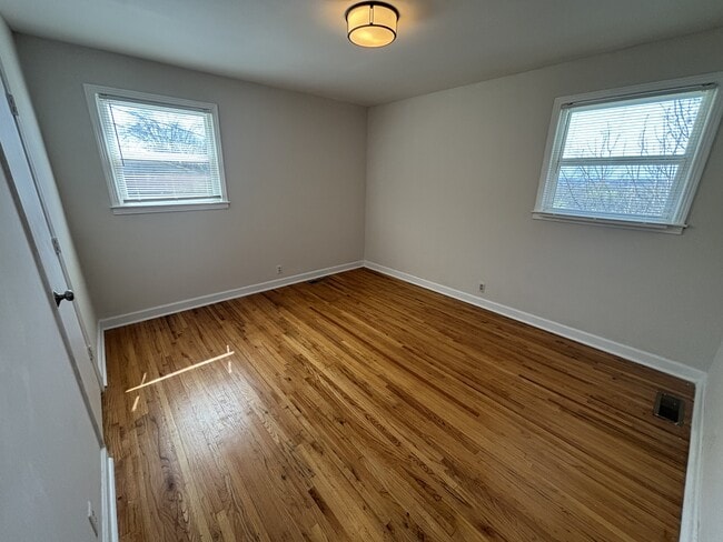 Photo - 2718 Oakwood Ave