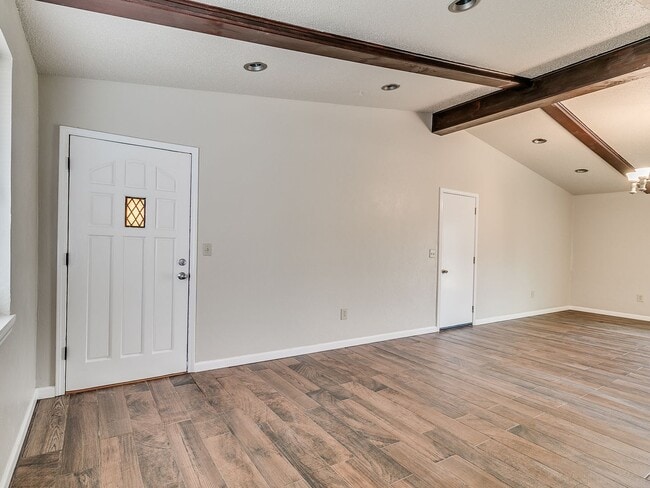 3 Bed/1.5 Bath home with LARGE FENCED YARD... - 3 Bed/1.5 Bath home with LARGE FENCED YARD...