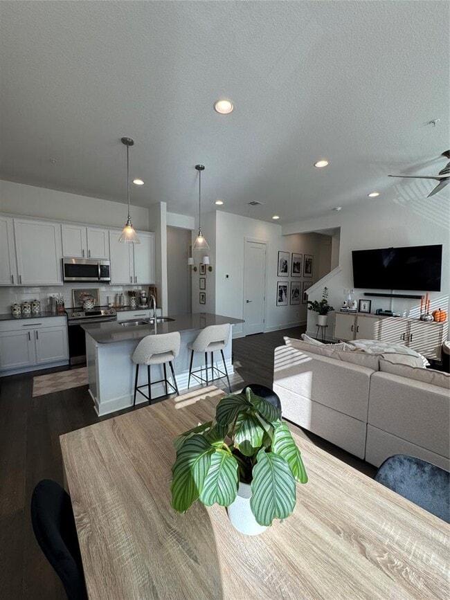 Photo - 2050 Lohmans Spur Rd Unidad 702