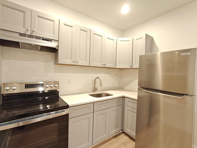 Building Photo - 2862 N Stillman St