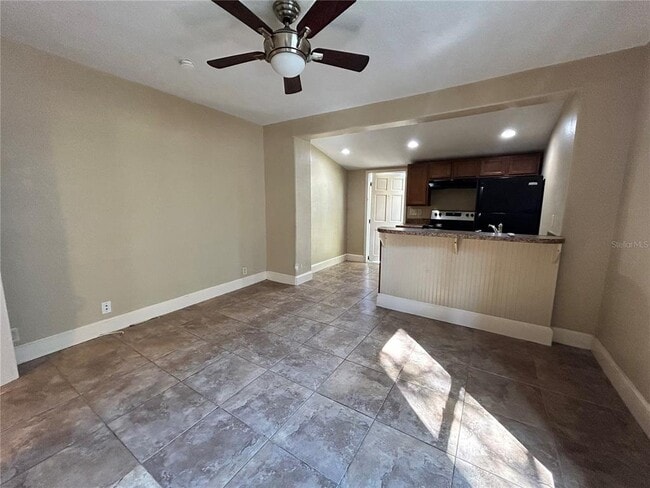 Photo - 727 Dartmoor St N Unit 2