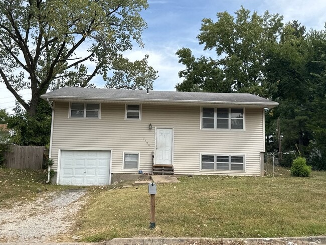 Building Photo - Home in NE Columbia