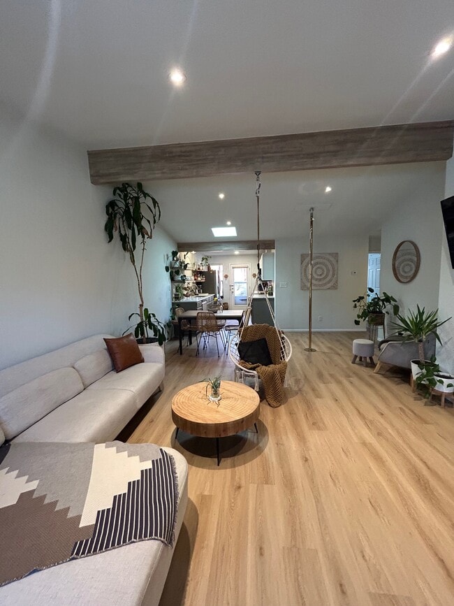 Photo - 1347 E Parkway Dr