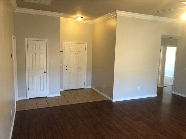 Photo - 1595 Charles St