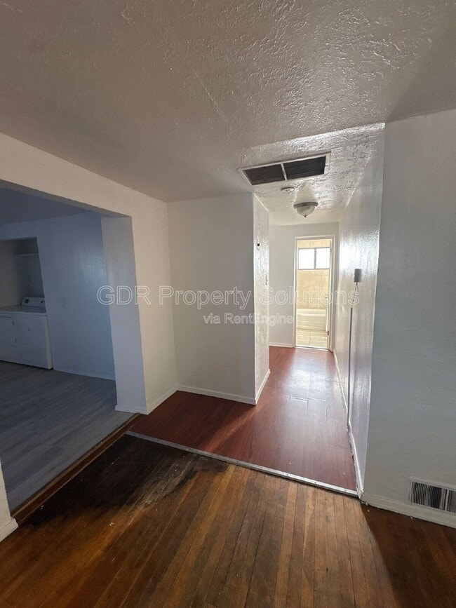 Photo - 304 Texas St NE Unit B