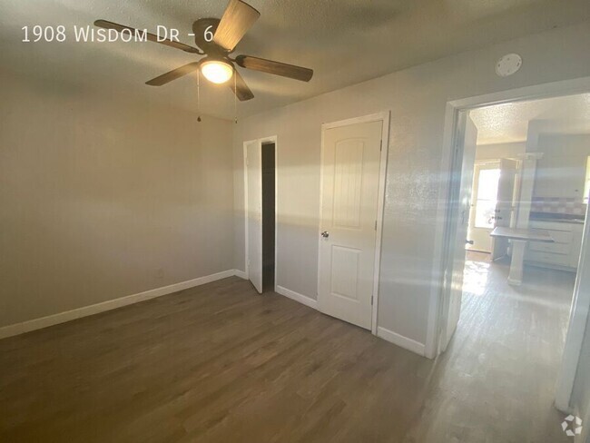 Building Photo - 1908 Wisdom Dr Unit 6 Rental