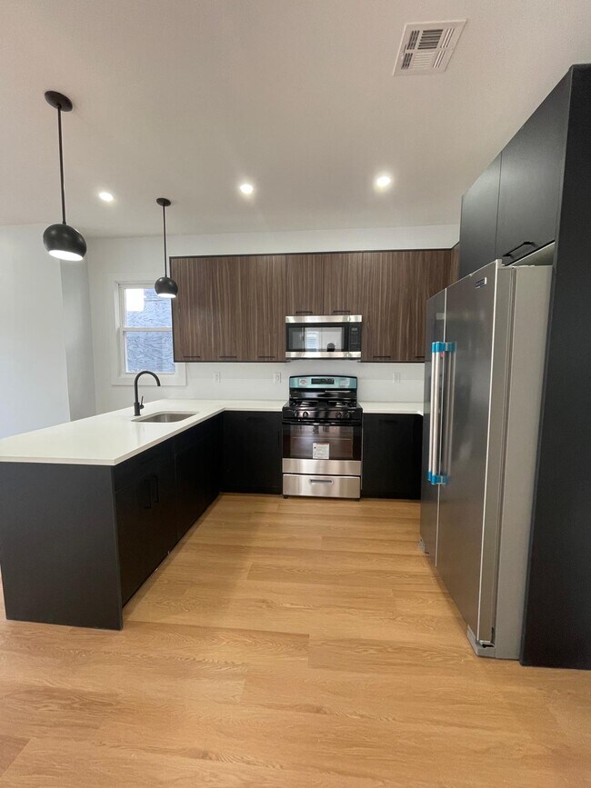 Photo - 156 Woodlawn Ave Unit 1