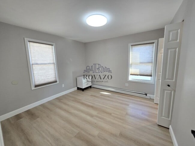 Photo - 219 Clark St