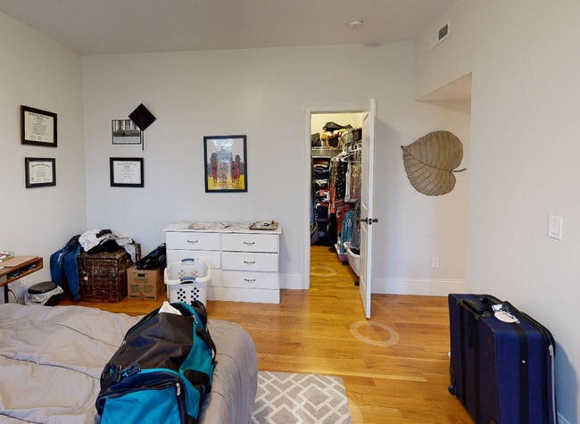 Photo - 164 Hampshire St Unidad 3