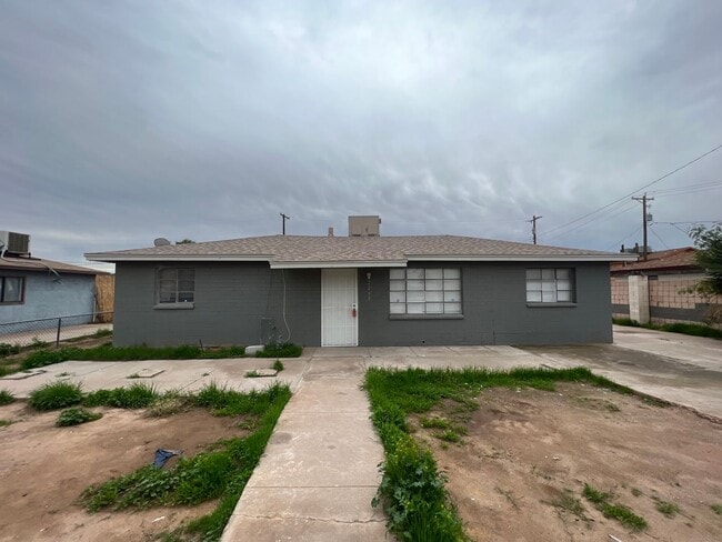 Photo - Bright & Comfortable Living in Prime Phoenix Location