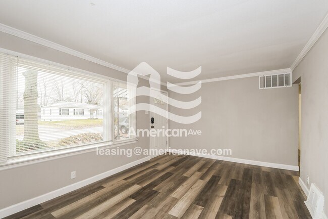 Photo - 1425 Akron Dr