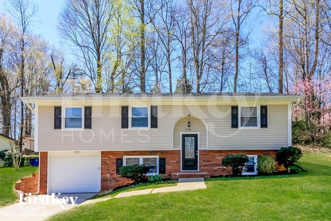 Building Photo - 318 Elm Dr