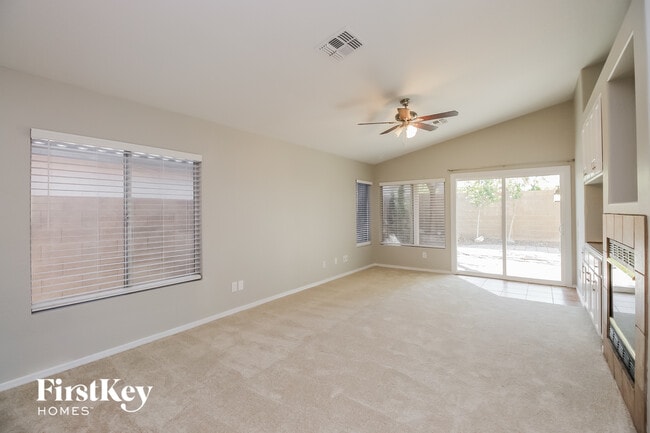 Photo - 701 E Cantebria Dr