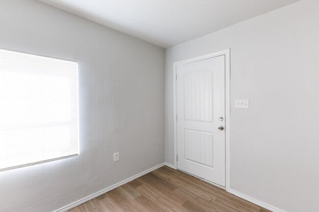 Building Photo - 401 Chestnut St Rental