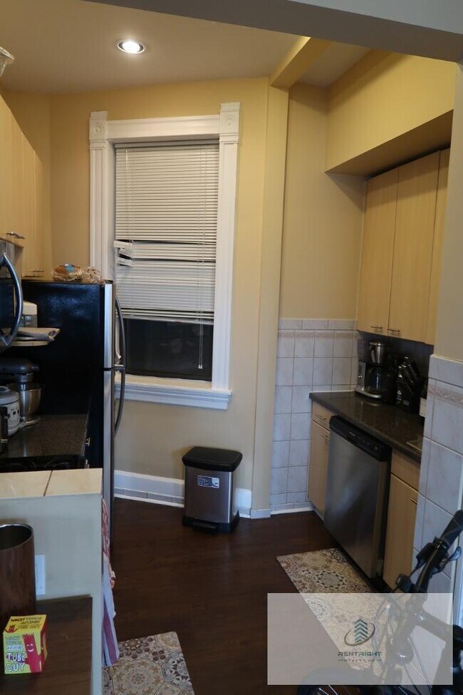 Photo - 1547 W Blackhawk St Unit 2C