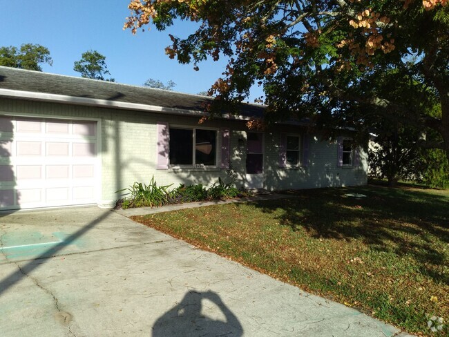 Building Photo - 3/2/2 in Spring Hill Florida 34609 Rental