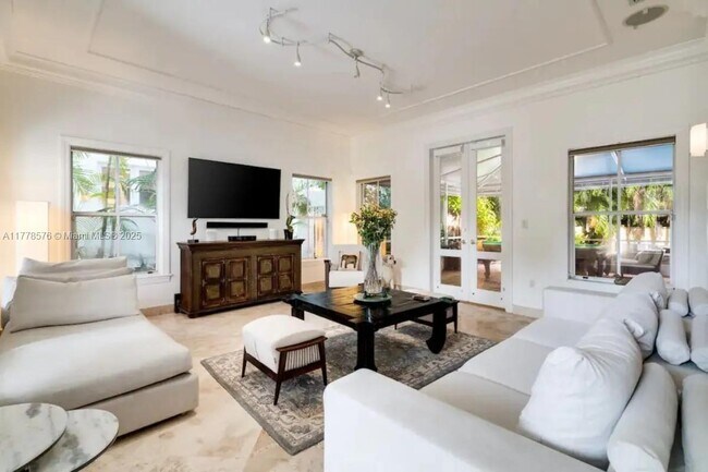 Photo - 1725 Tigertail Ave