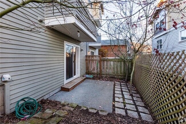 Building Photo - Lovely 3 bed, 2.5 Bathroom Magnolia Tonwnh... Rental