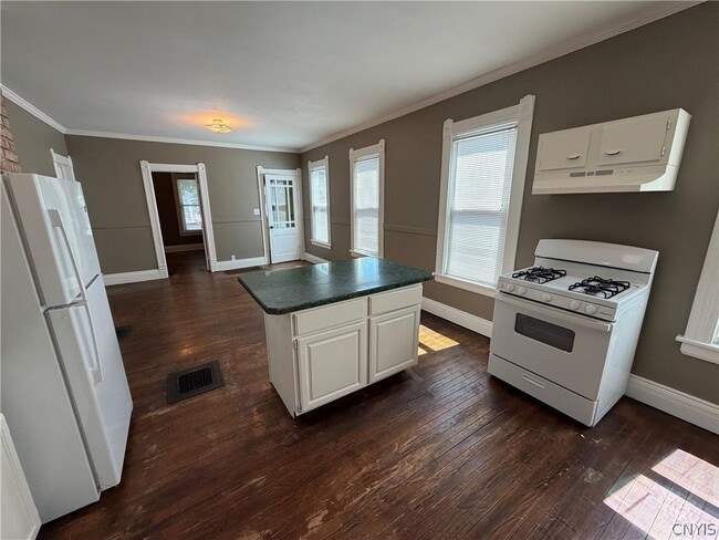 Photo - 169 Mayar St