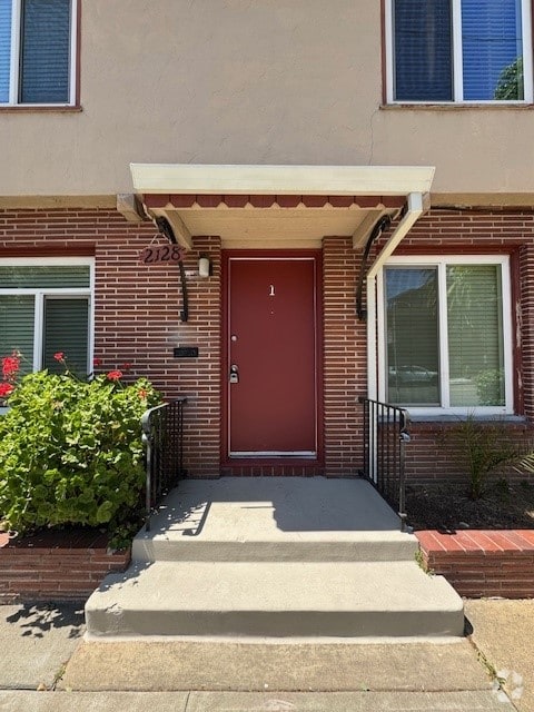 Building Photo - 2128 28th St Unit 1 Rental