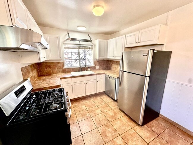 Photo - Charming Manhattan Beach Home with Spacious Yard – Prime Location!
