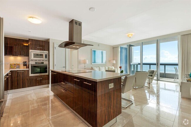 Building Photo - 6899 Collins Ave Unit 701 Rental