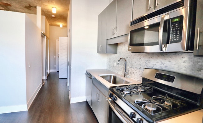Building Photo - 845 S Clark St Rental