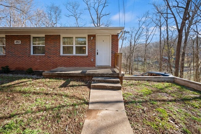 Building Photo - 492 Oak St Unit B