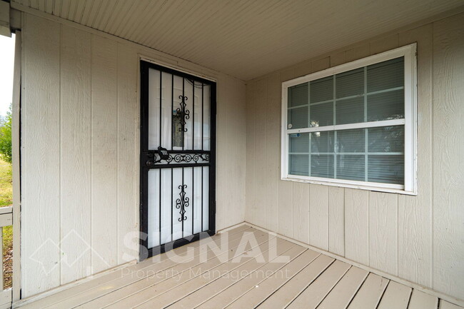 Photo - 1636 31st St SW