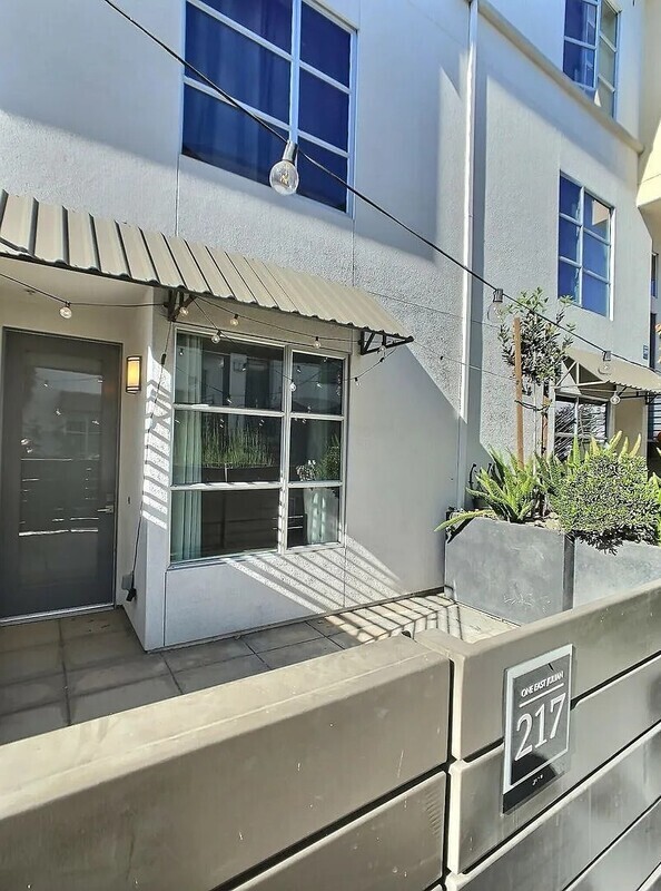 Building Photo - 1 E Julian St Unit 217