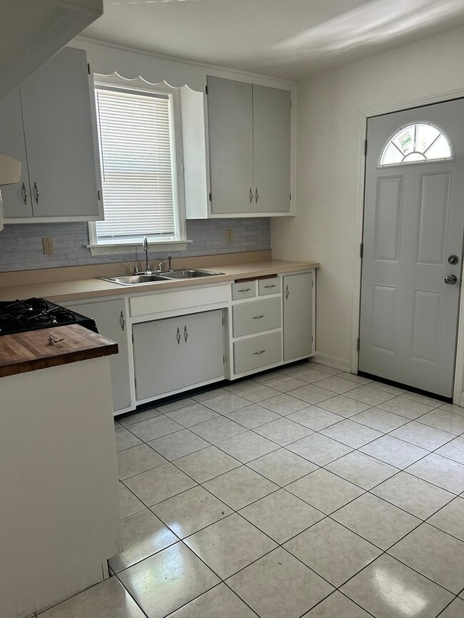 Photo - 21149 Main St