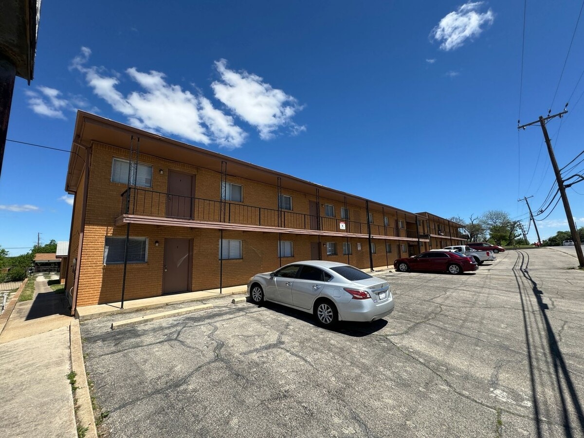 Photo - 807 W Hallmark Ave Apartment Unit F
