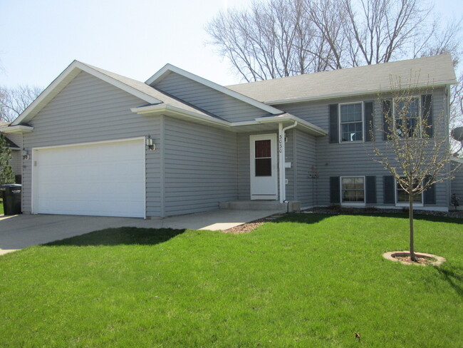 Beautiful 4 Bedroom Available For Rent! - Beautiful 4 Bedroom Available For Rent! House