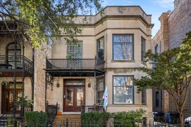 Building Photo - 709 W Roscoe St