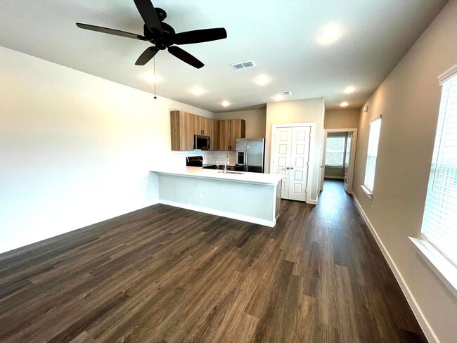 Building Photo - 1340 Co Rd 1106 Unit 02233