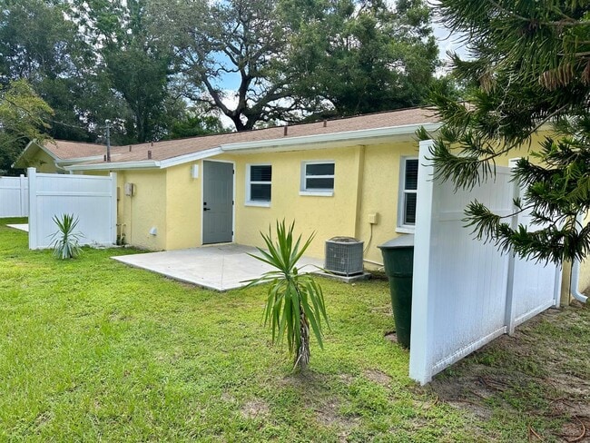 Photo - 625 4th Ave N