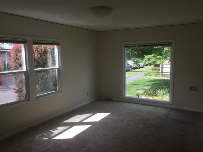 Photo - 212 S Center St