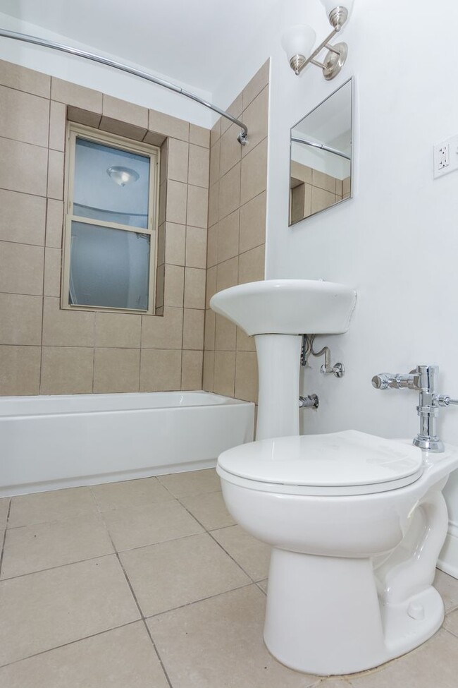 Photo - 7631 S East End Ave Unidad 1