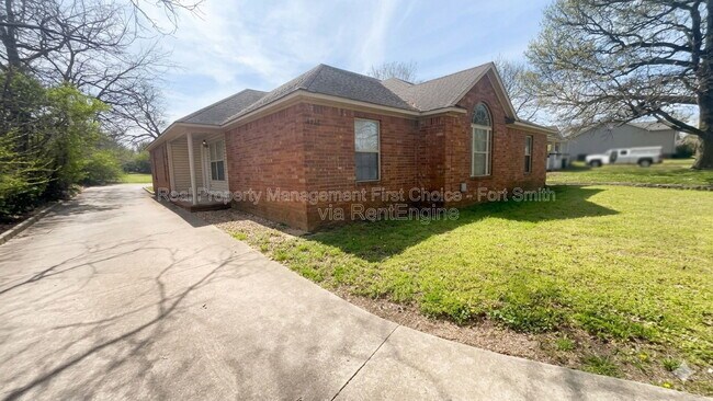 Building Photo - 4806 Park Ave