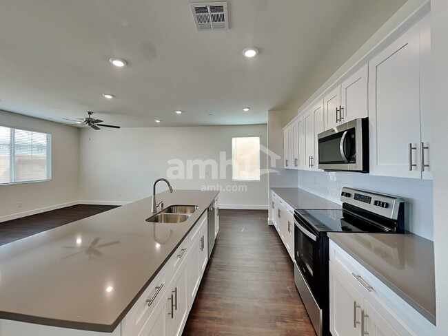 252 Yasmin Daylily Pl