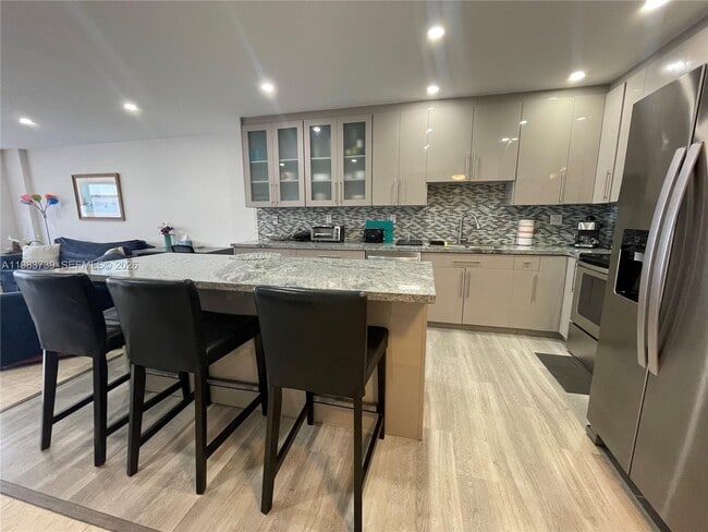 Photo - 3725 S Ocean Dr Unidad 911