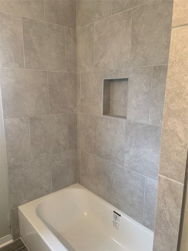 Building Photo - 308 Circle Dr