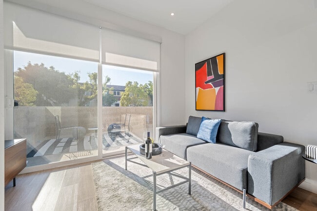 Building Photo - 8820 Belford Ave