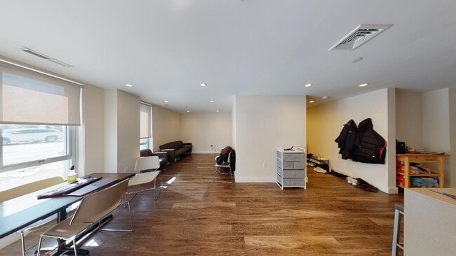 Photo - No Brokers Fee, 5 Bed. 2 Full Bathrooms in South End, Eat-in Kitchen, Big Bedrooms, Laundry on a ...