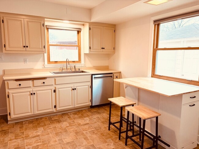 Photo - N87W18225 Queensway St