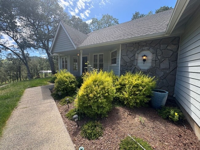 Photo - 5 acre Country property on North Bank Rd