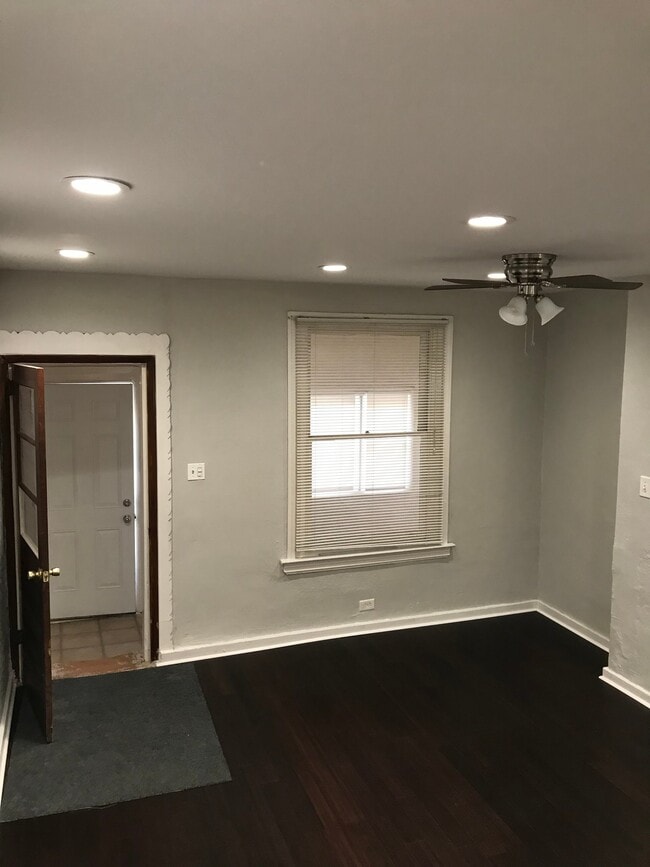 Photo - 6439 Glenmore Ave